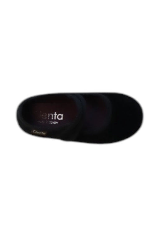 A Black Flats from Cienta in size 3T for girl. (Front View)
