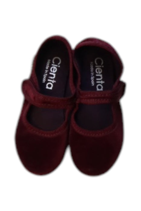 A Burgundy Flats from Cienta in size 3T for girl. (Back View)