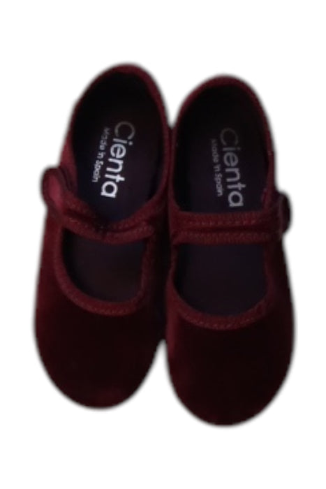 A Burgundy Flats from Cienta in size 4T for girl. (Back View)