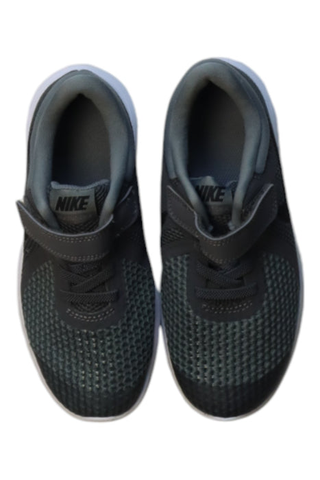 A Grey Sneakers from Nike in size 5T for neutral. (Back View)