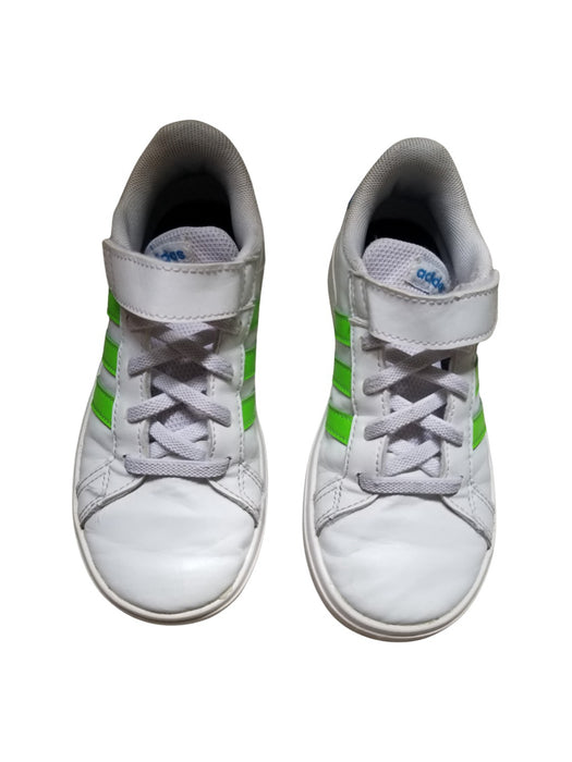 A White Sneakers from Adidas in size 6T for boy. (Front View)