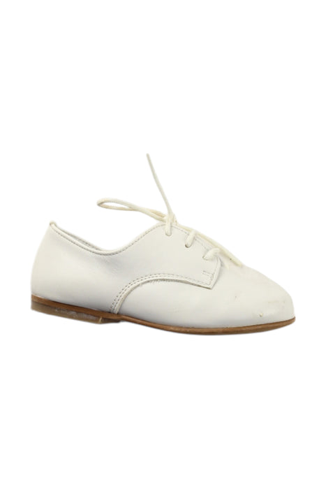 A White Dress Shoes from Pepa London in size 3T for neutral. (Front View)