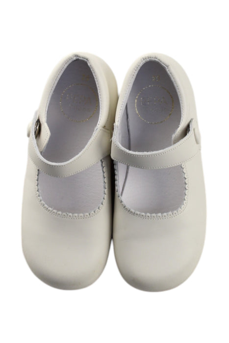 A White Dress Shoes from Pepa London in size 3T for girl. (Back View)