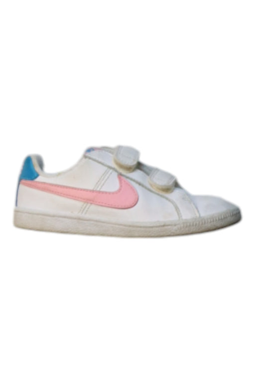 A White Sneakers from Nike in size 5T for girl. (Front View)