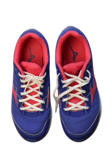 A Blue Sneakers from Mizuno in size 13Y for neutral. (Back View)