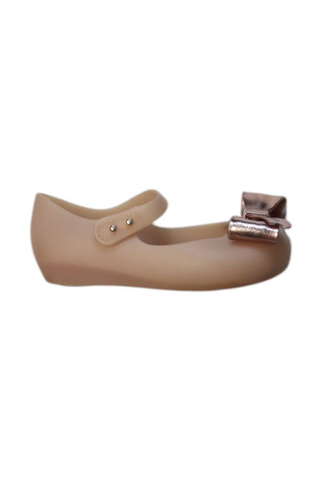 A Beige Flats from Mini Melissa in size 4T for girl. (Front View)