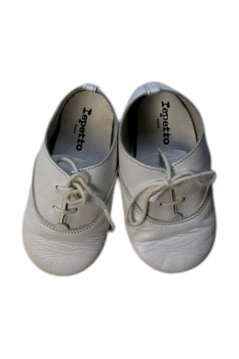 A White Dress Shoes from Repetto in size 18-24M for boy. (Back View)