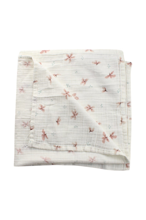 A White Blankets from Cam Cam Copenhagen in size O/S for neutral. (Back View)