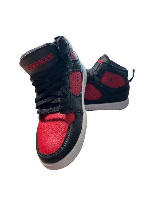 A Black Sneakers from Air Jordan in size 7Y for neutral. (Front View)