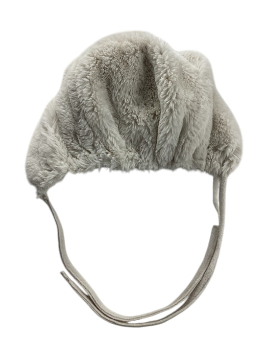 A White Winter Hats from Grevi in size O/S for neutral. (Back View)
