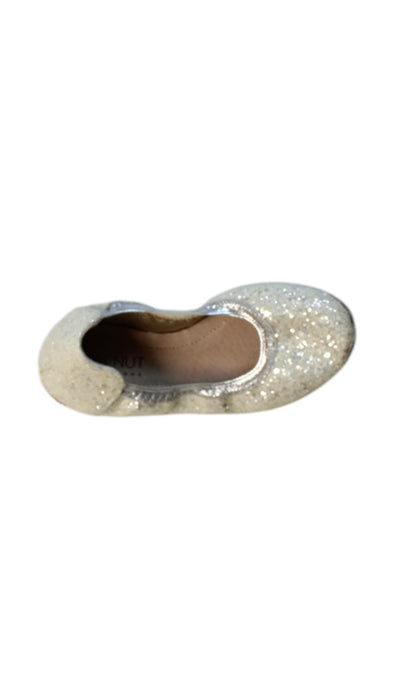 A Silver Flats from Walnut in size 5T for girl. (Front View)