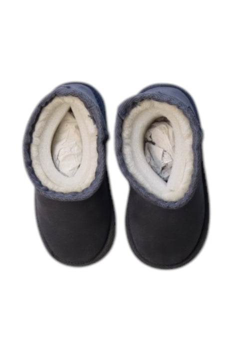 A Blue Booties from Petit Main in size Newborn for neutral. (Back View)