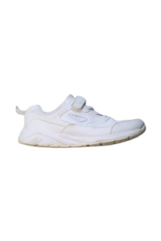 A White Sneakers from Dr. Kong in size 9Y for neutral. (Front View)