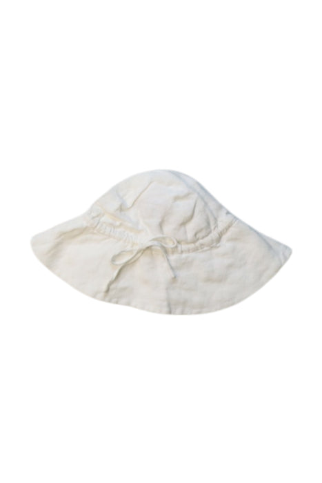 A White Sun Hats from Bonpoint in size 2T for girl. (Back View)