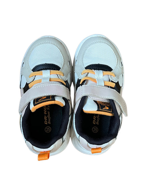 A White Sneakers from Dr. Kong in size 3T for boy. (Front View)