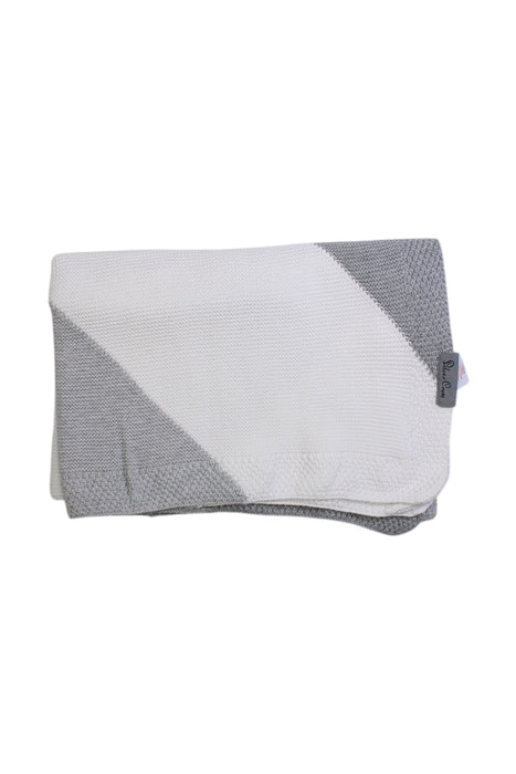 A White Blankets from Silver Cross in size O/S for neutral. (Front View)