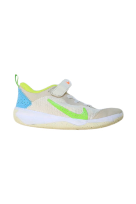 A Multicolour Sneakers from Nike in size 7Y for neutral. (Front View)