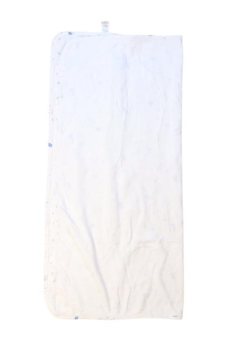 A White Blankets from The Little White Company in size O/S for boy. (Back View)