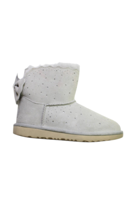 A White Booties from UGG in size 7Y for girl. (Front View)