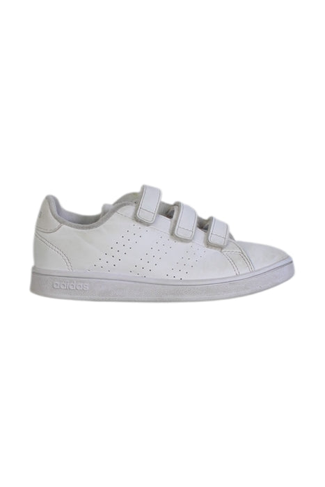 A White Sneakers from Adidas in size 6T for girl. (Front View)