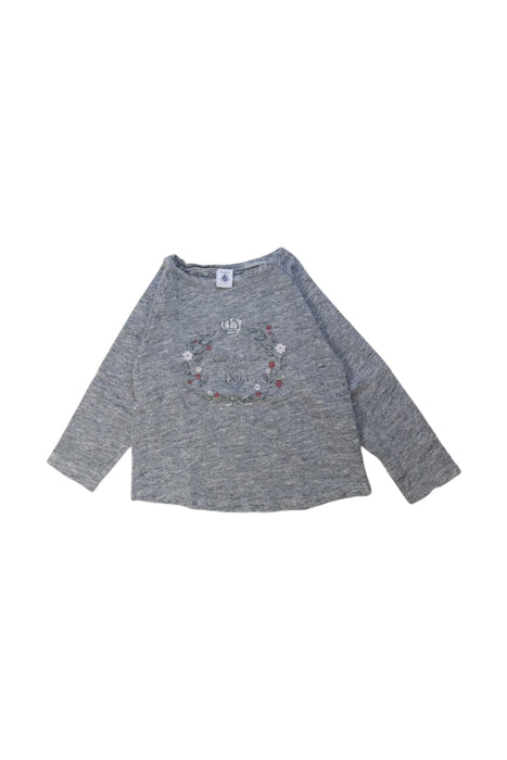 A Grey Long Sleeve Tops from Petit Bateau in size 6T for girl. (Front View)