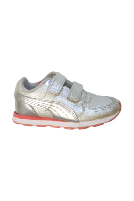 A Silver Sneakers from Puma in size 6T for girl. (Front View)