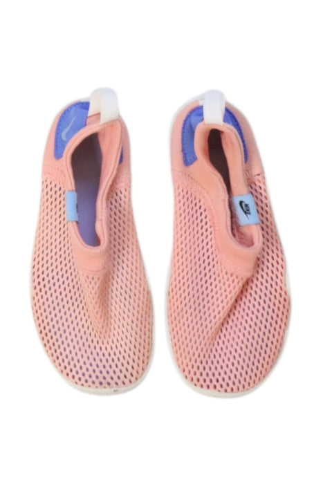 A Peach Aqua Shoes from Nike in size 18-24M for girl. (Back View)