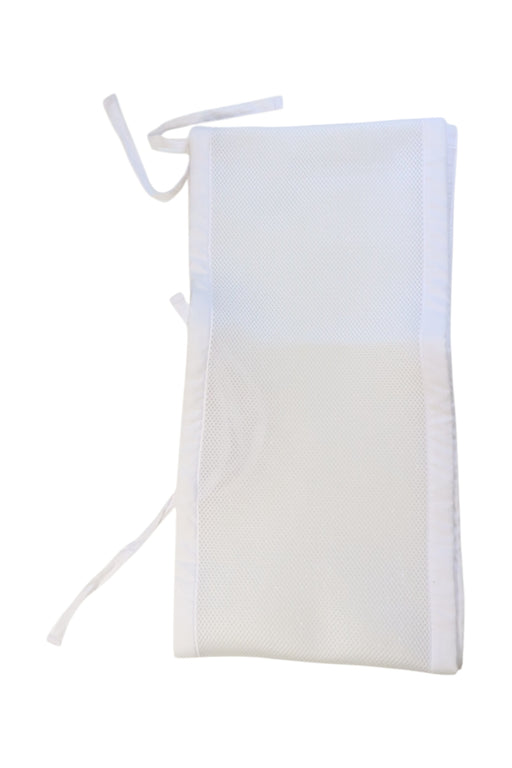 A White Crib Bumpers from BreathableBaby in size O/S for neutral. (Front View)