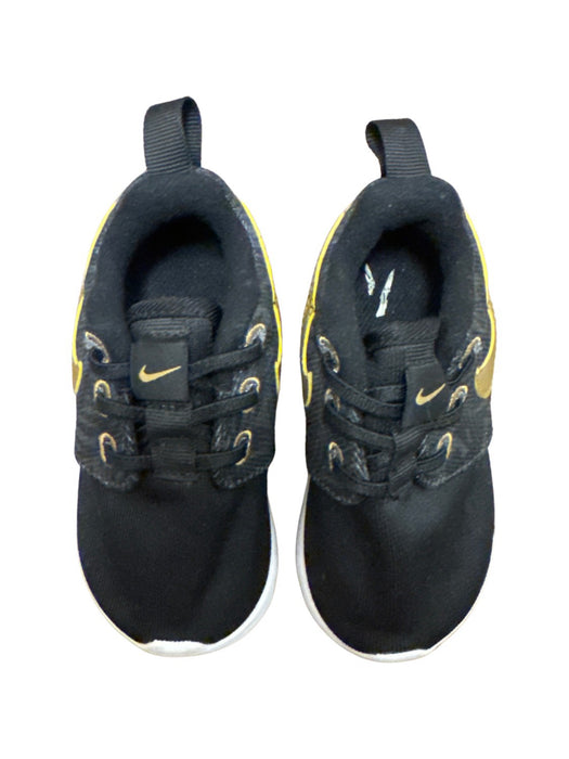 A Black Sneakers from Nike in size 12-18M for neutral. (Back View)