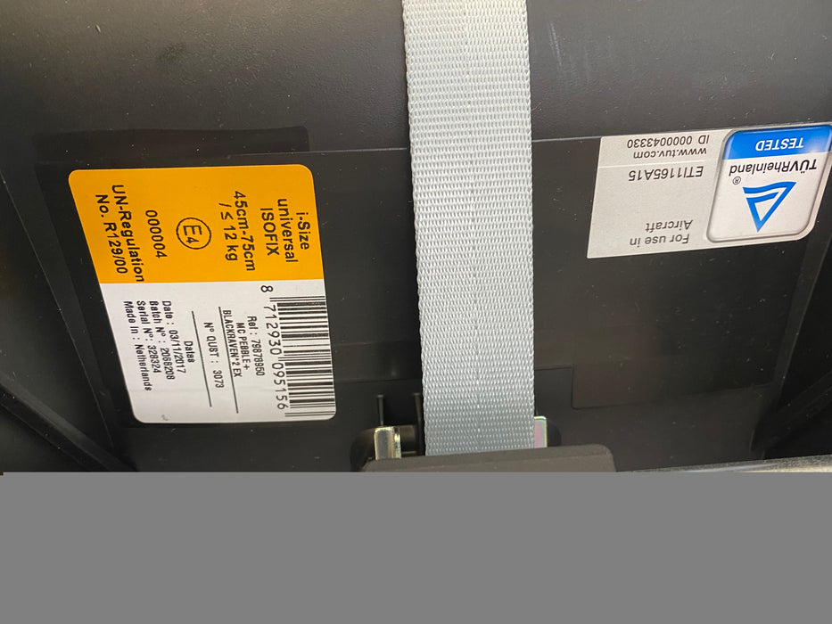 A Black Car Accessories from Maxi-Cosi in size O/S for neutral. 