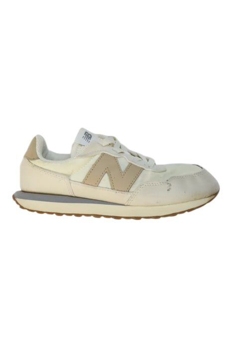 A Beige Sneakers from New Balance in size 7Y for girl. (Front View)