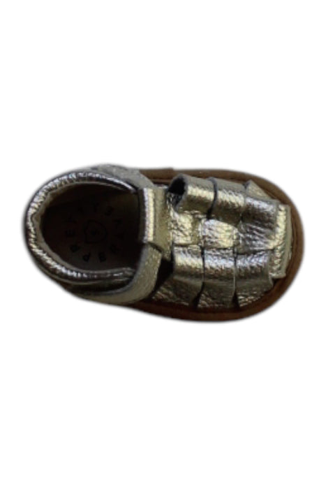 A Metallic Sandals from Pretty Brave in size Newborn for girl. (Front View)
