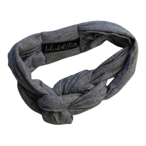 A Grey Hair Accessories from India and the Pirate in size Newborn for girl. (Front View)