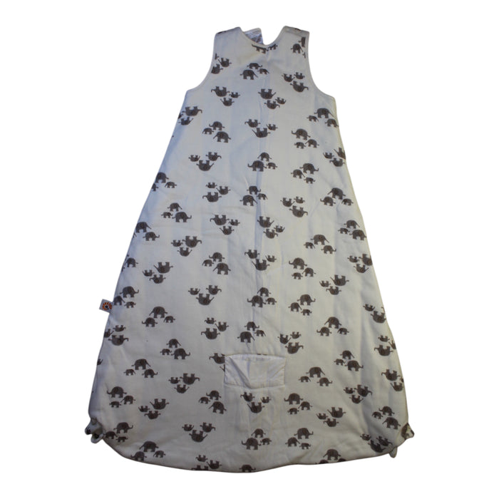 A White Sleepsacs from Ergobaby in size 3T for neutral. (Back View)