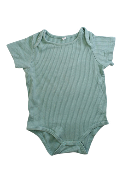 A Green Short Sleeve Bodysuits from Mori in size 6-12M for neutral. (Front View)