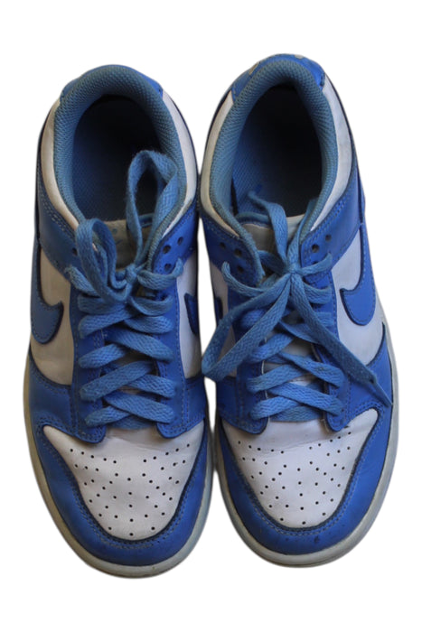 A Blue Sneakers from Nike in size 11Y for neutral. (Back View)