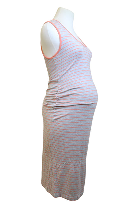 A Pink Sleeveless Dresses from Ripe in size Maternity-M for maternity. (Front View)