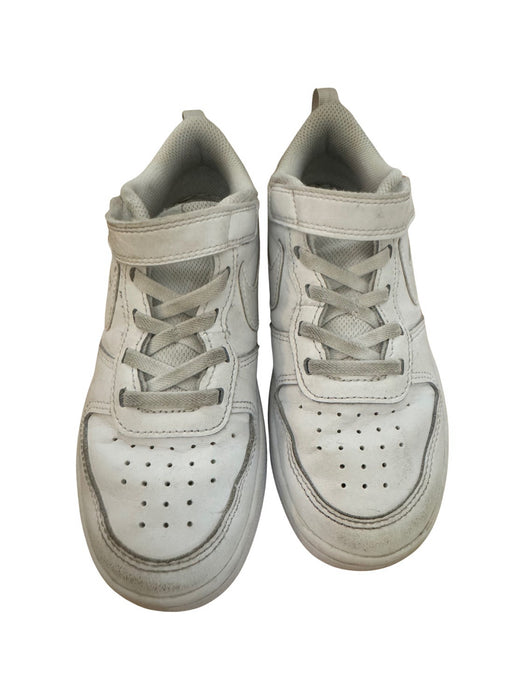 A White Sneakers from Nike in size 7Y for neutral. (Front View)