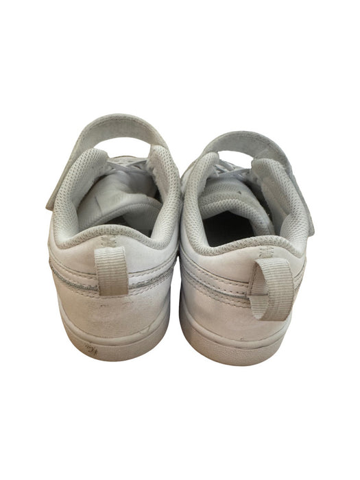 A White Sneakers from Nike in size 7Y for neutral. (Back View)