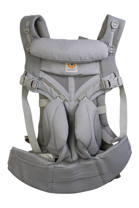 A Grey Baby Carriers from Ergobaby in size O/S for neutral. (Back View)