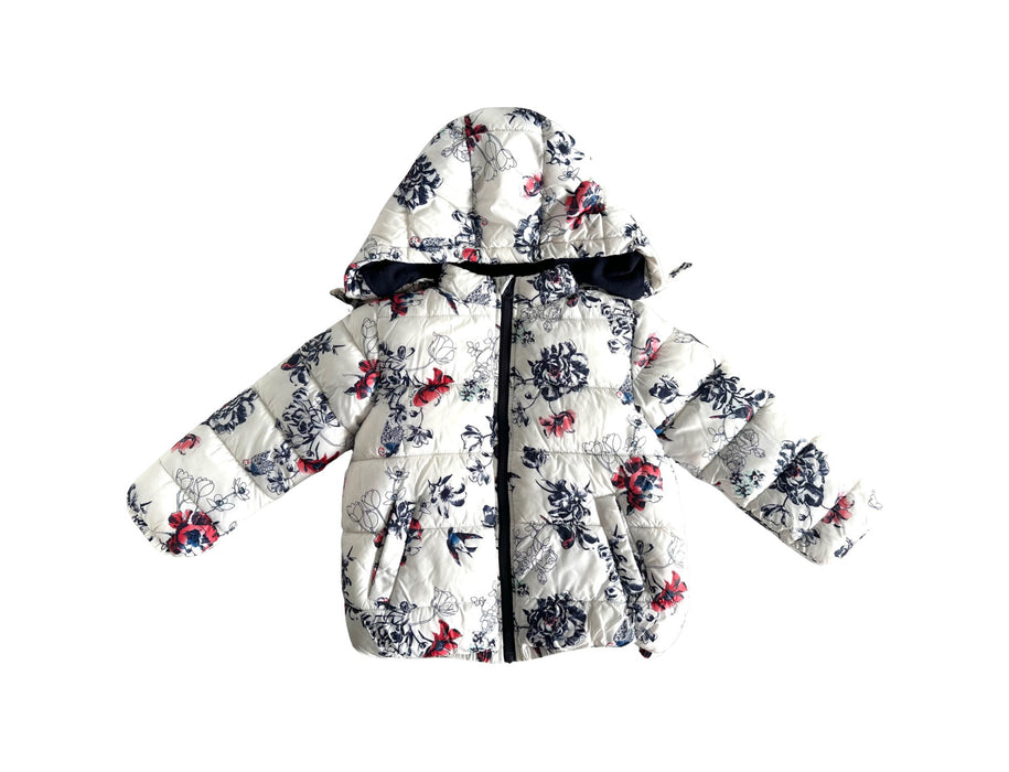 A White Puffer/Quilted Coats & Outerwear from Petit Bateau in size 6T for neutral. (Front View)