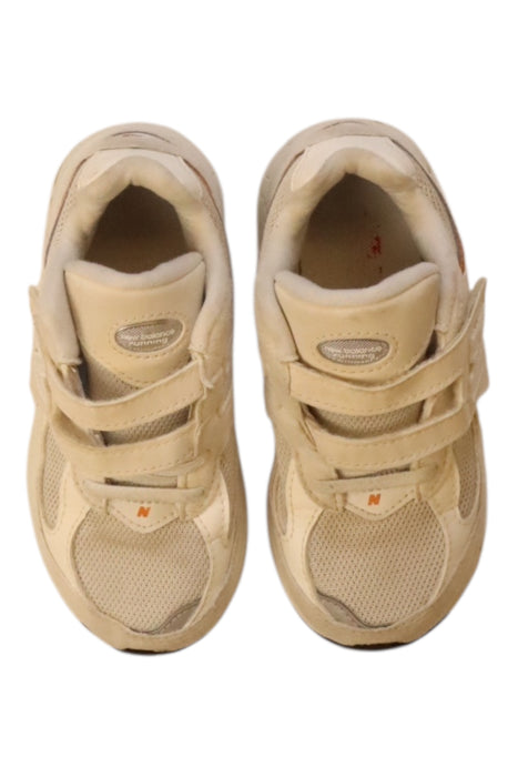 A Beige Sneakers from New Balance in size 5T for neutral. (Back View)