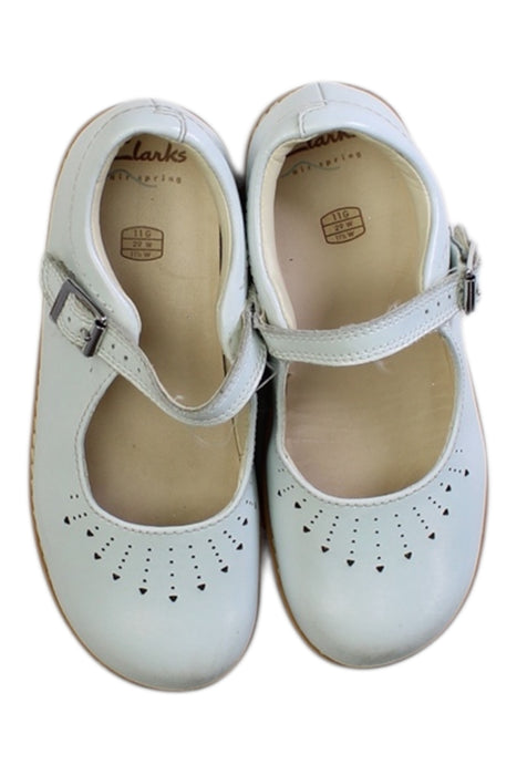 A White Dress Shoes from Clarks in size 5T for girl. (Back View)