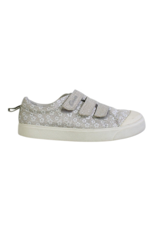 A Beige Sneakers from Clarks in size 5T for girl. (Front View)