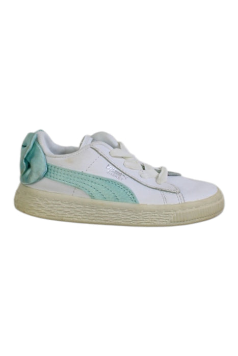 A White Sneakers from Puma in size 3T for girl. (Front View)