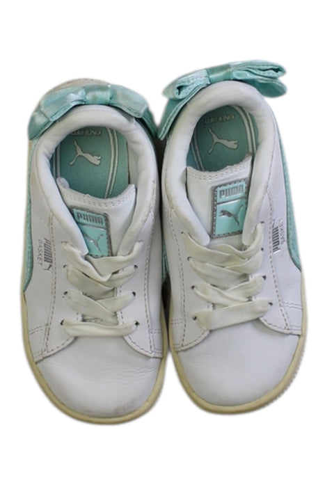A White Sneakers from Puma in size 3T for girl. (Back View)