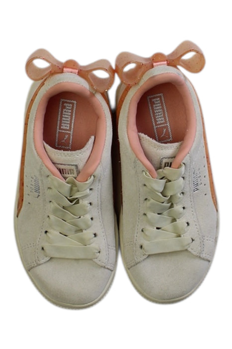 A Beige Sneakers from Puma in size 4T for girl. (Back View)