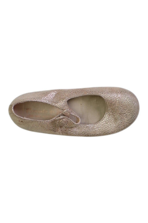 A Gold Flats from Manuela de Juan in size 5T for girl. (Front View)