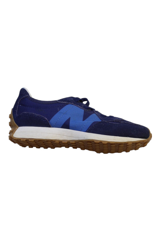 A Blue Sneakers from New Balance in size 7Y for boy. (Front View)