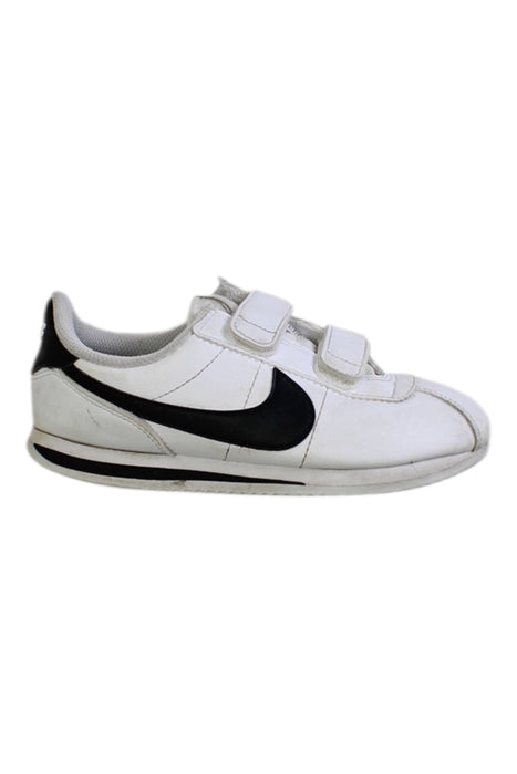 A White Sneakers from Nike in size 6T for boy. (Front View)